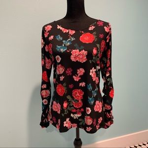 🌷3 for $15 EUC Vince Camuto ruched sleeve floral tshirt